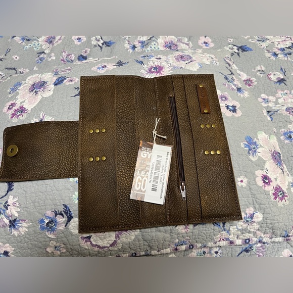 Keep it Gypsy Wallet/Clutch - Picture 3 of 3